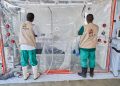 Il personale di un centro per il trattamento dell'Ebola