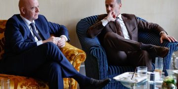 Il presidente della Fifa Gianni Infantino e il presidente della Uefa Aleksander Ceferin