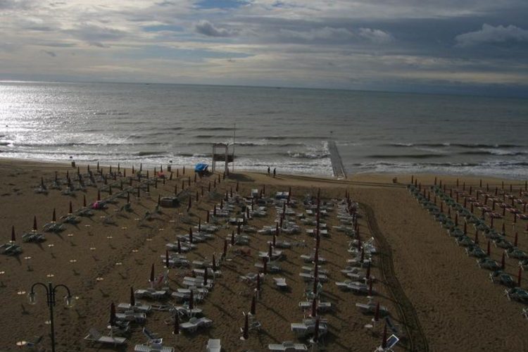 Mestre, morto 17enne dopo tuffo proibito a Jesolo: fatale l'impatto col fondale basso