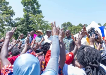 Kenya, il comizio contro Ruto finisce nel sangue: una donna morta e 46 feriti