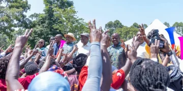 Kenya, il comizio contro Ruto finisce nel sangue: una donna morta e 46 feriti