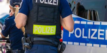 Berlino, ex fidanzato uccide 18enne a scuola: morto 30enne che la difendeva