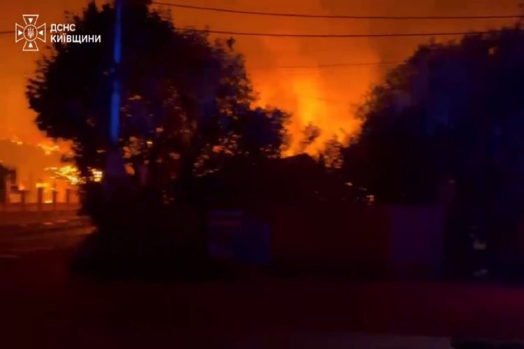 Le conseguenze di un attacco con i droni vicino a Kiev