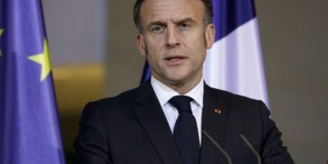Macron spinge per il target climatico al 2040