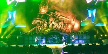 Chris Slade annuncia il ritiro dalla musica: il batterista degli AC/DC, vicino agli ottant'anni, cita problemi di salute