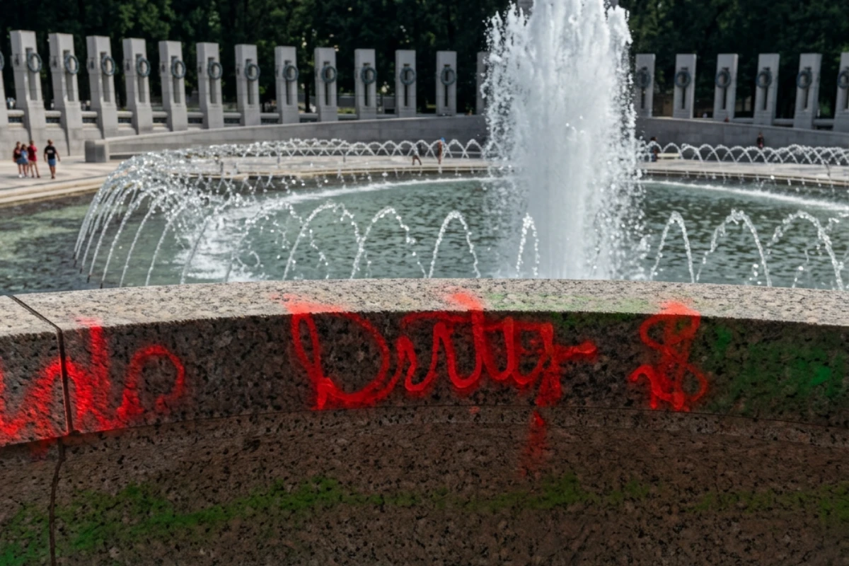 Washington, vandalizzato il Memoriale della Seconda guerra mondiale: arrestata una donna