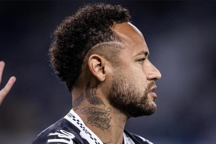 Neymar sul ritiro e la stampa: denuncia la pressione sui giocatori