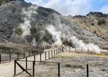 Pozzuoli, cittadini bloccano il porto - nella foto, Pozzuoli
