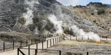 Pozzuoli, cittadini bloccano il porto - nella foto, Pozzuoli