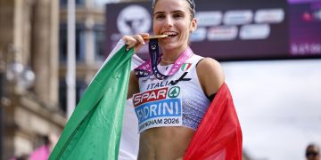 Sofia Fiorini morde la sua medaglia d'oro