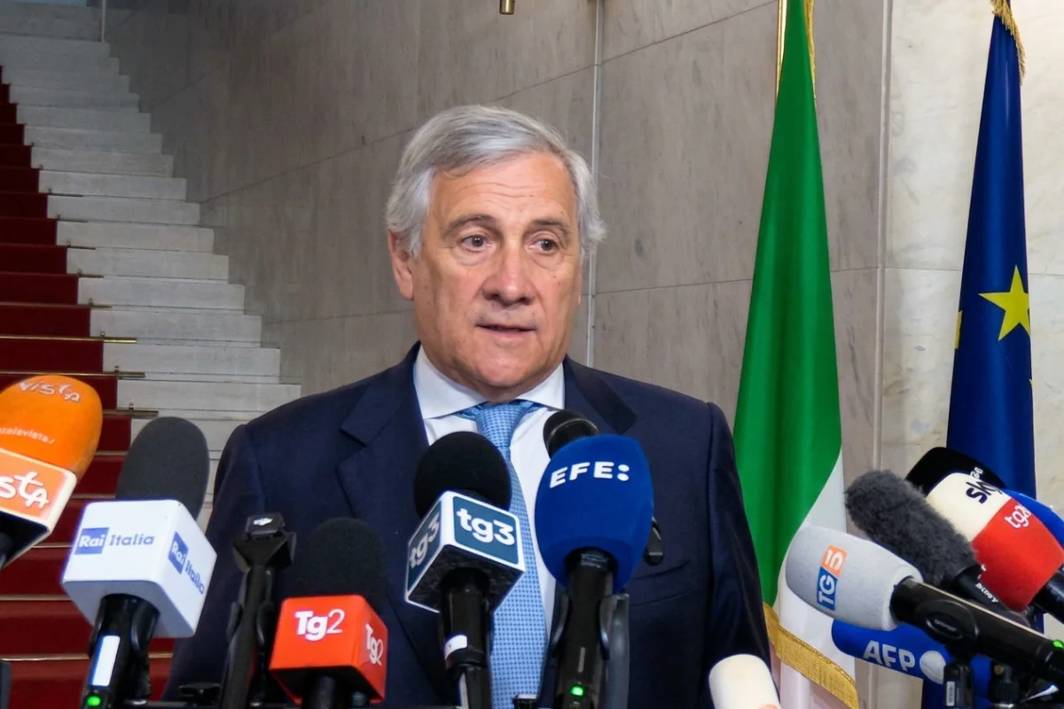 Tajani: Frontex rafforzata e hub europei per i rimpatri