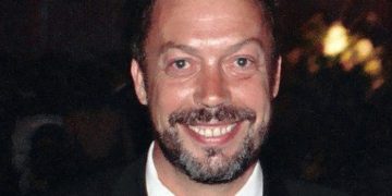 Morto Tim Curry, addio all'icona di Rocky Horror e Pennywise aveva 77 anni