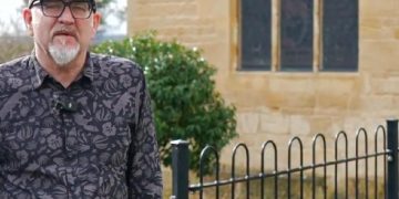 Trasformano una chiesa di 160 anni fa in un business - nella foto, Geoff Bolan