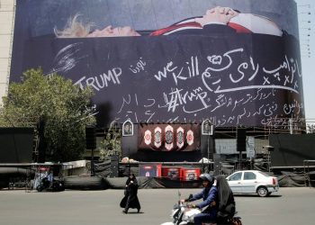 Iran, il murale con Trump nella bara rilancia la promessa di vendetta per Khamenei