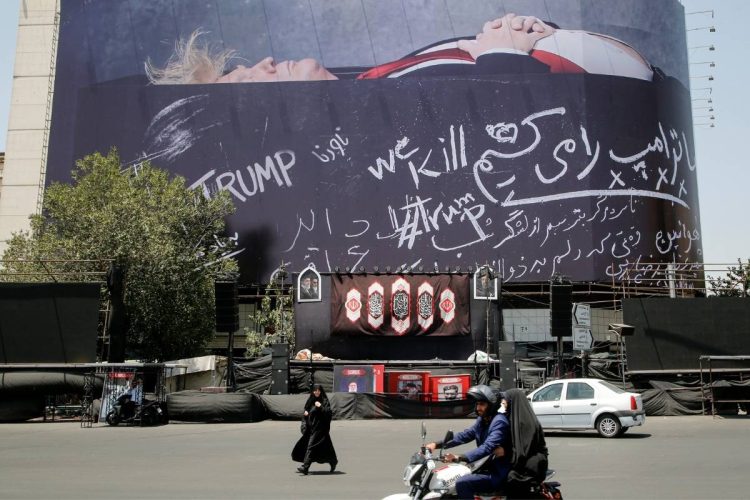 Iran, il murale con Trump nella bara rilancia la promessa di vendetta per Khamenei