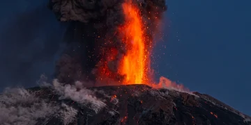 Etna, sale verso la vetta durante il temporale e viene colpito da un fulmine: morto turista americano