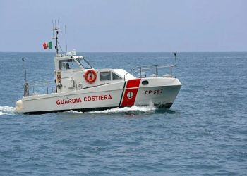 Una nave della Guardia Costiera
