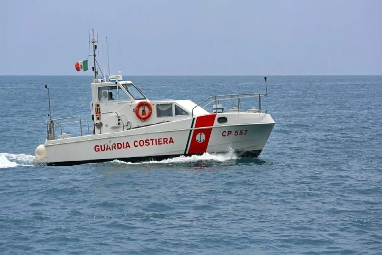 Una nave della Guardia Costiera
