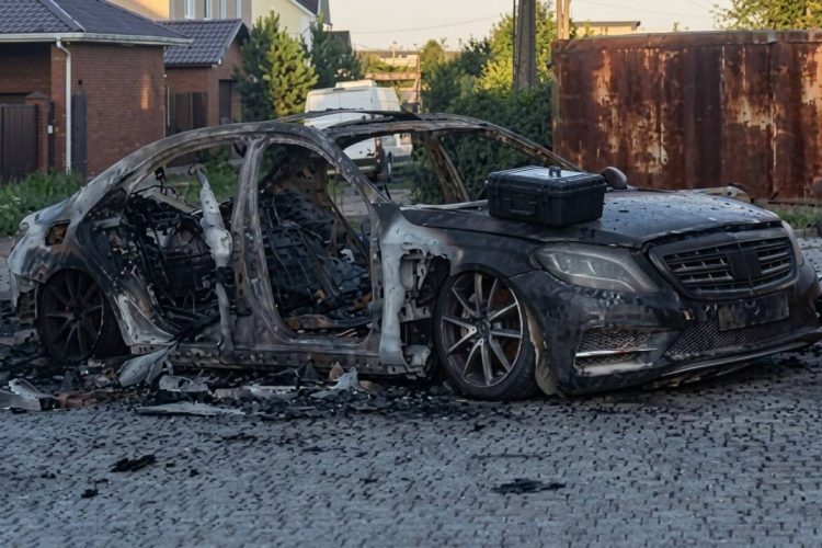 Russia, esplode l’auto del capo di un’azienda di droni: Tkachuk è in gravissime condizioni