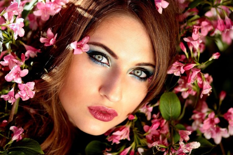 adinavoicu-woman-1361904_1280.jpg