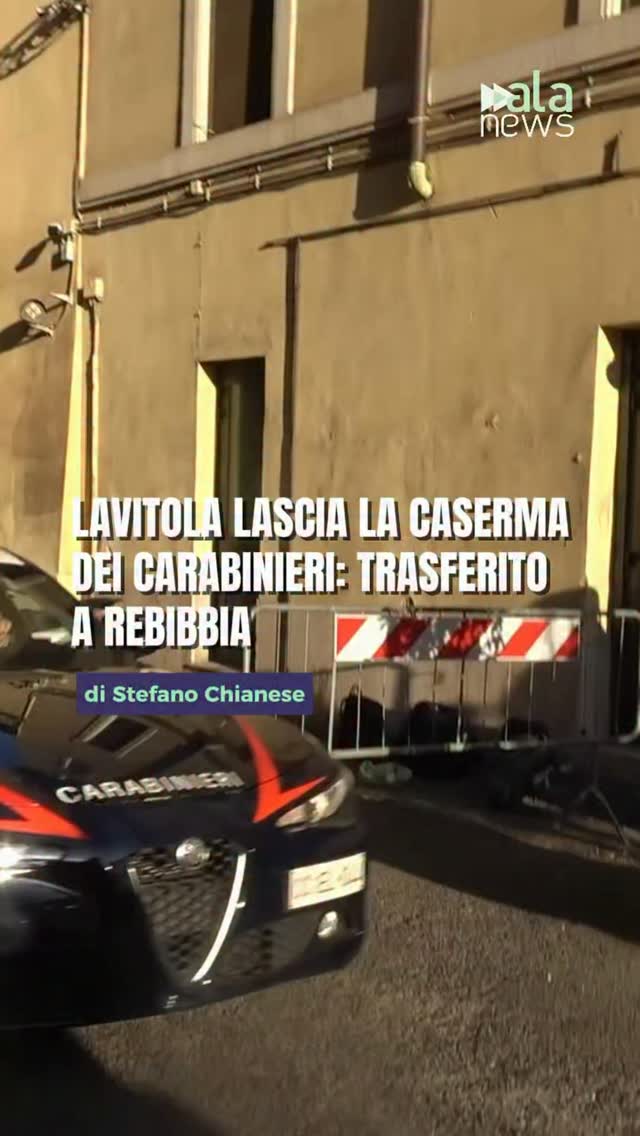Valter Lavitola lascia la caserma dei Carabinieri e viene trasferito nel carcer…
