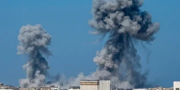Attacco Houthi ad al‑Makha: 7 morti, rischio per le rotte marittime