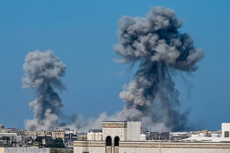 Attacco Houthi ad al‑Makha: 7 morti, rischio per le rotte marittime