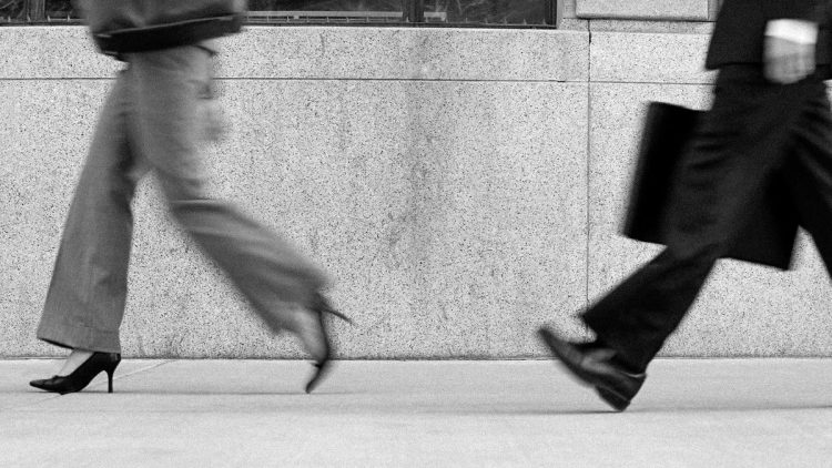 Milano, il boom dei contratti da due giorni racconta la nuova precarietà del lavoro