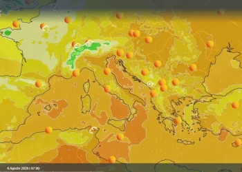 Caldo e afa, allerta in crescita nelle città: temporali al Nord