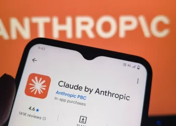 Claude di Anthropic può inviare, rispondere e inoltrare email direttamente su Gmail: l’utente sceglie se richiedere conferma