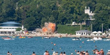 Ucraina-Russia, 8 morti per il drone sulla spiaggia. Attacchi vicino Mosca e su Sumy