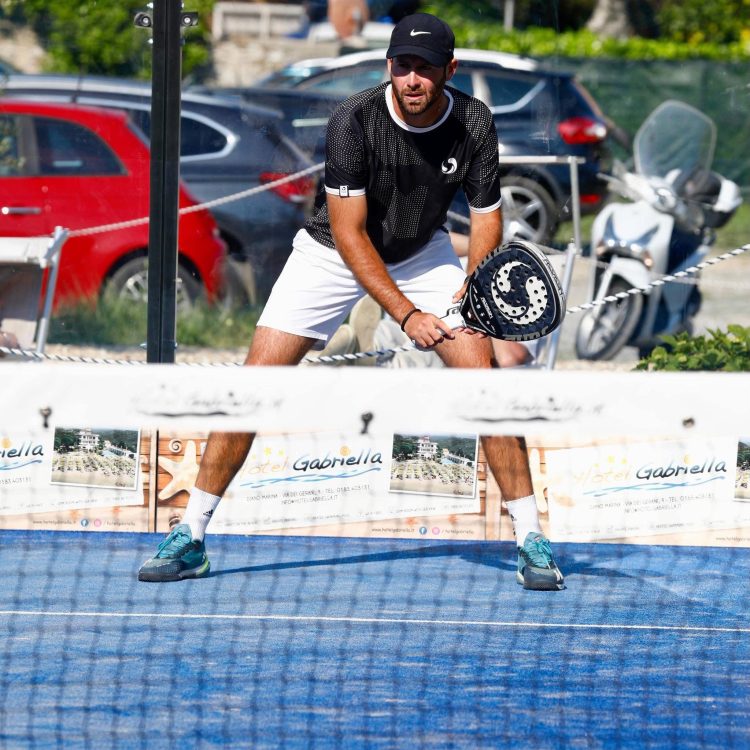 Bordighera, scooter contro bus: morto maestro tennis 28enne, grave passeggera