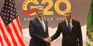 Il Ministro delle Finanze russo Anton Siluanov incontra il Segretario del Tesoro USA Scott Bessent