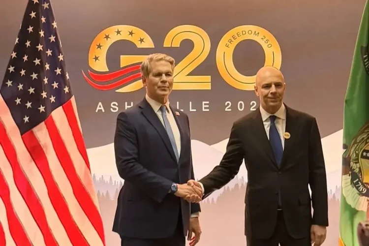 Il Ministro delle Finanze russo Anton Siluanov incontra il Segretario del Tesoro USA Scott Bessent