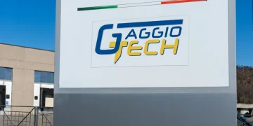 Logo Gaggio Tech su cartello aziendale all'ingresso fabbrica