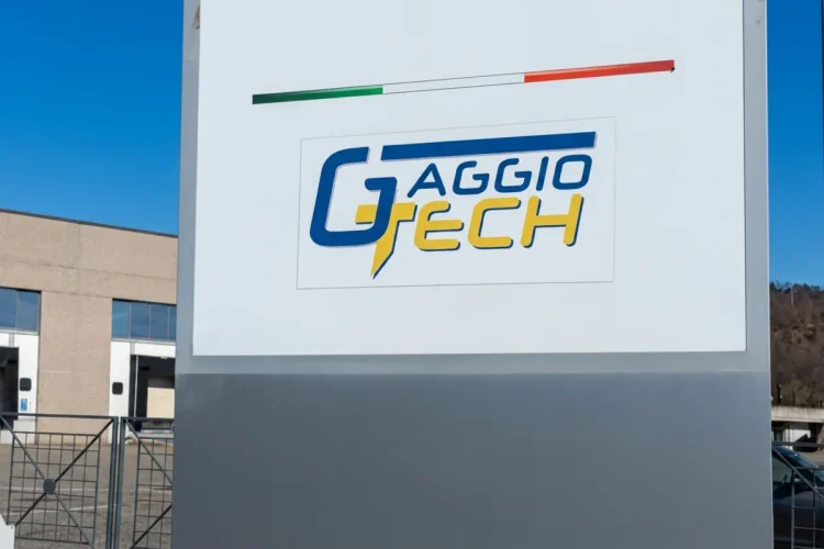 Logo Gaggio Tech su cartello aziendale all'ingresso fabbrica