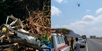 Rottami di elicottero schiantato e soccorritori con elicottero di salvataggio in Kenya.