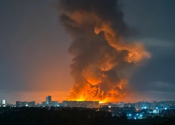 Raid russi su Kiev: tre morti a Brovary, un bambino tra le vittime