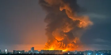 Nuova ondata di attacchi ha colpito Kiev, causando almeno 15 morti e 51 feriti