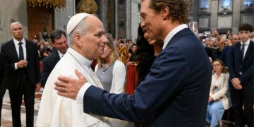 Papa Leone XIV incontra Matthew McConaughey in Vaticano
