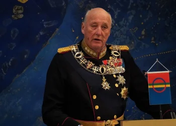 Oslo in lutto per re Harald V: la Norvegia attende i funerali, tra fiori e bandiere a mezz'asta
