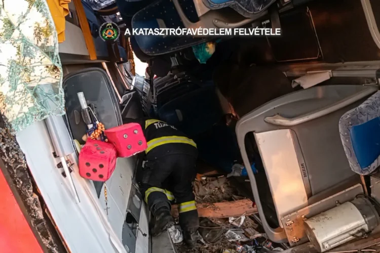 Ribaltamento di un autobus con targa polacca sull'autostrada M3 in Ungheria: