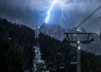 Seggiovia Palafavera bloccata dal maltempo