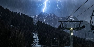 Seggiovia Palafavera bloccata dal maltempo