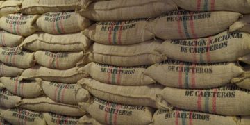 sacchi di caffè pronti per l’esportazione dalla Colombia