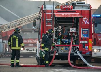 Brugherio, si lancia dal quarto piano per sfuggire all’incendio