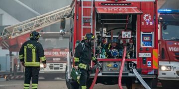 Brugherio, si lancia dal quarto piano per sfuggire all’incendio