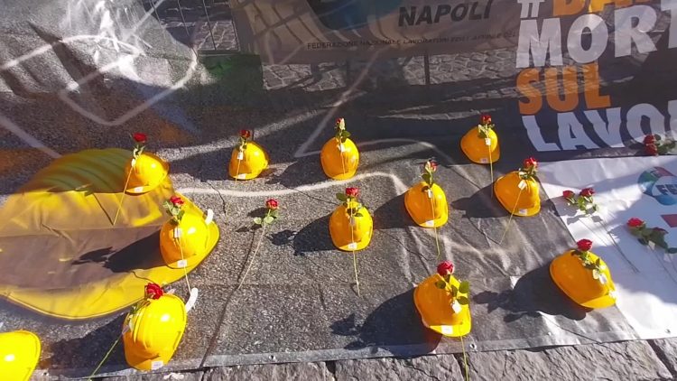 Morti sul lavoro, a Napoli presidio di Cgil e Uil in piazza Plebiscito