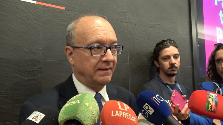 Falsi diplomi, sequestrata società in Campania: 9 indagati per associazione a delinquere