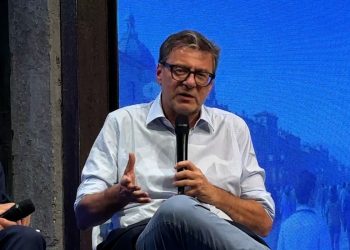Manovra: Giorgetti valuta il 5% sugli aumenti ai giovani e bonus mirati, sale il debito